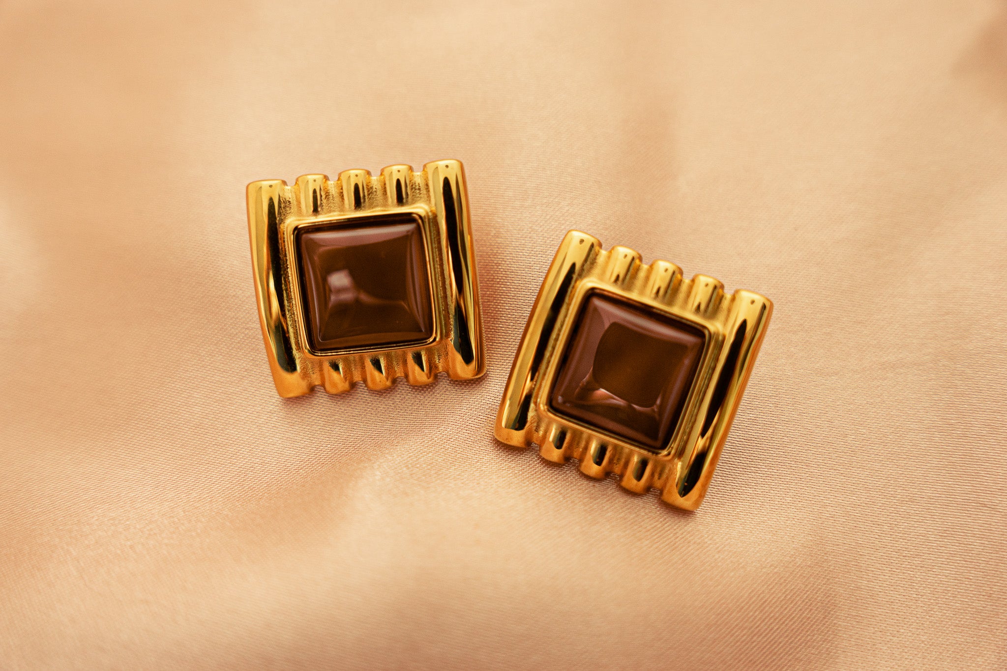 Loren Wine Square Gold Earrings