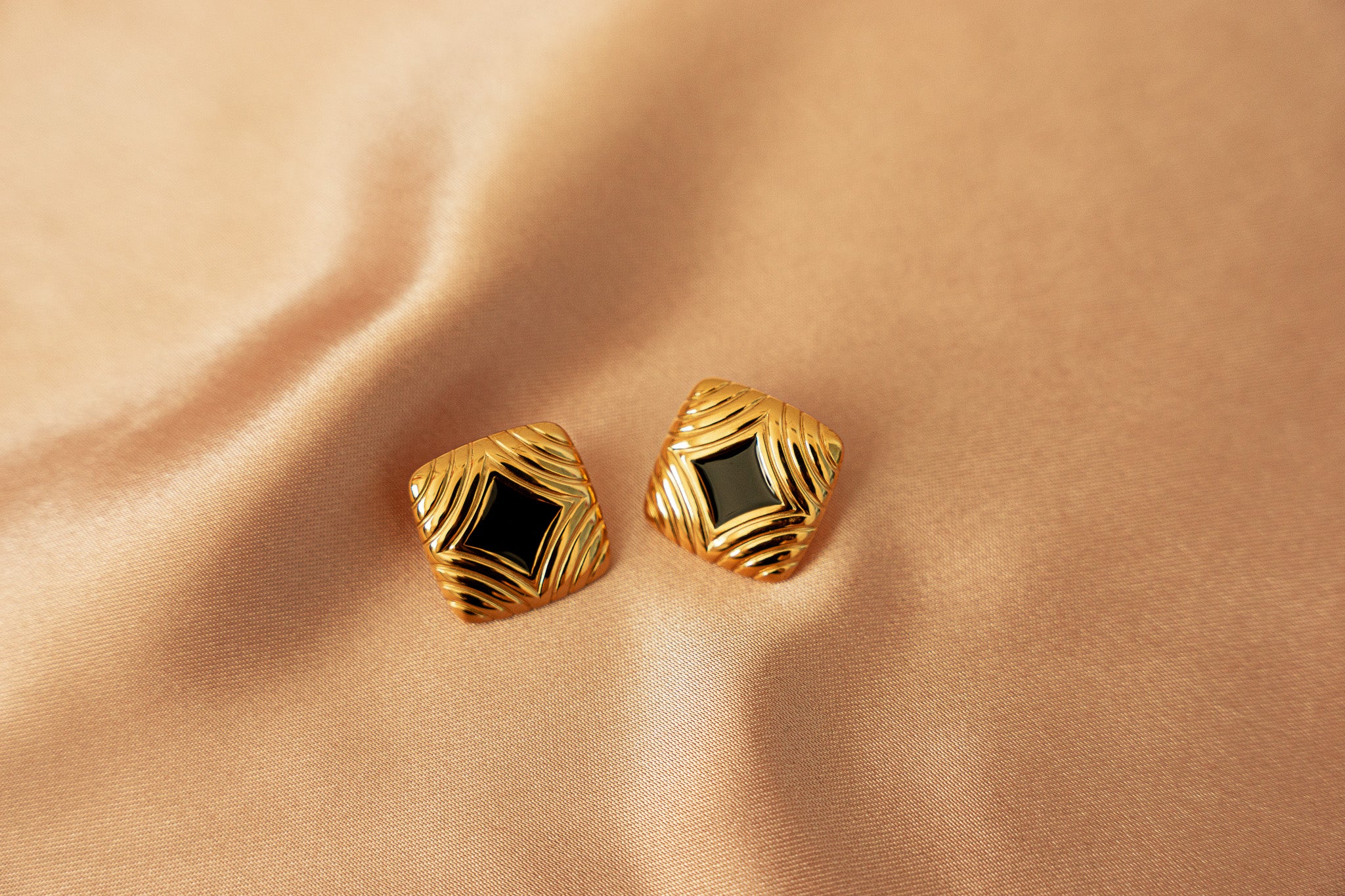 Lauren Ribbed Geometric Earrings