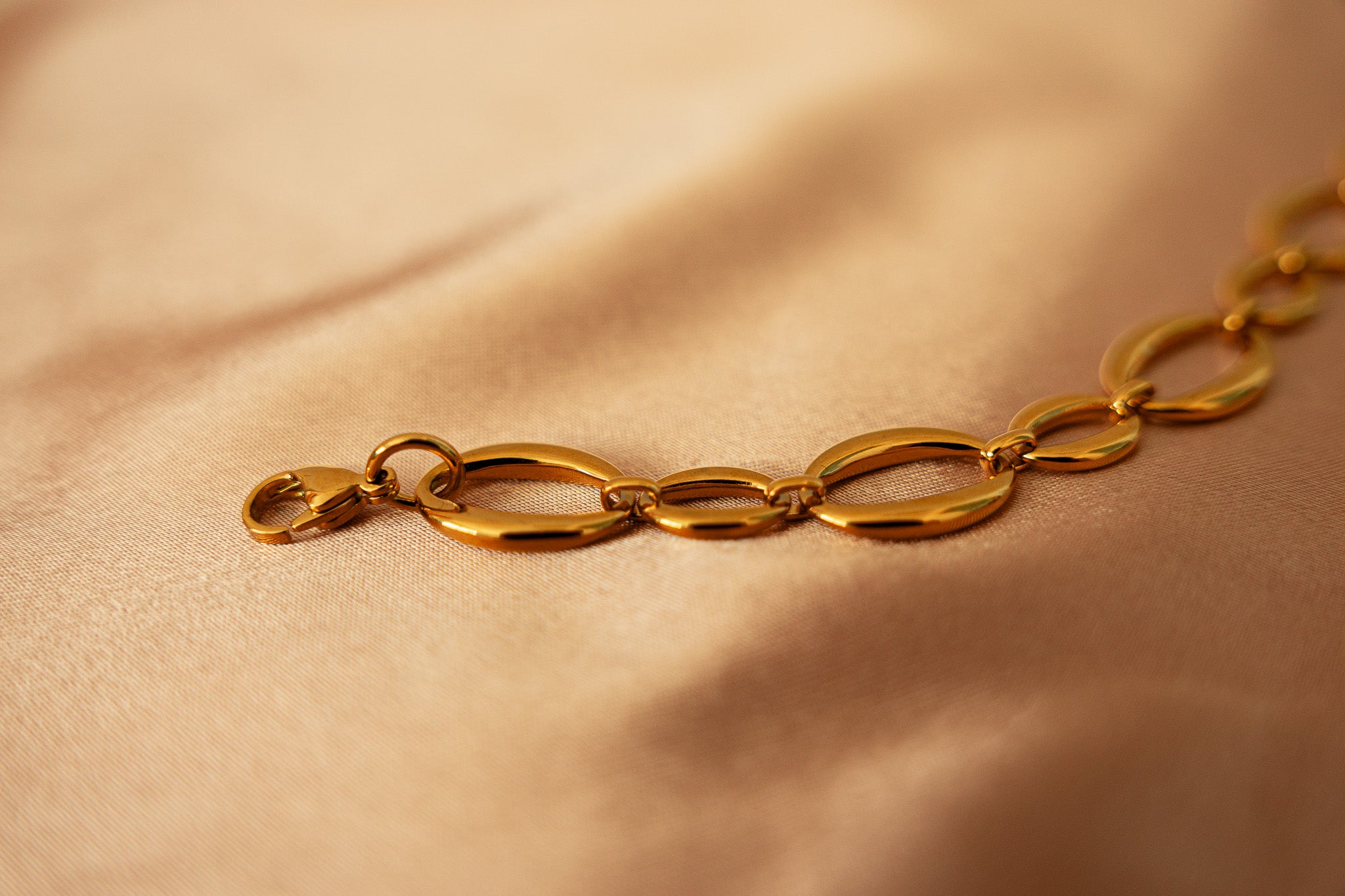 Cecilia Oval Chain Link Bracelet