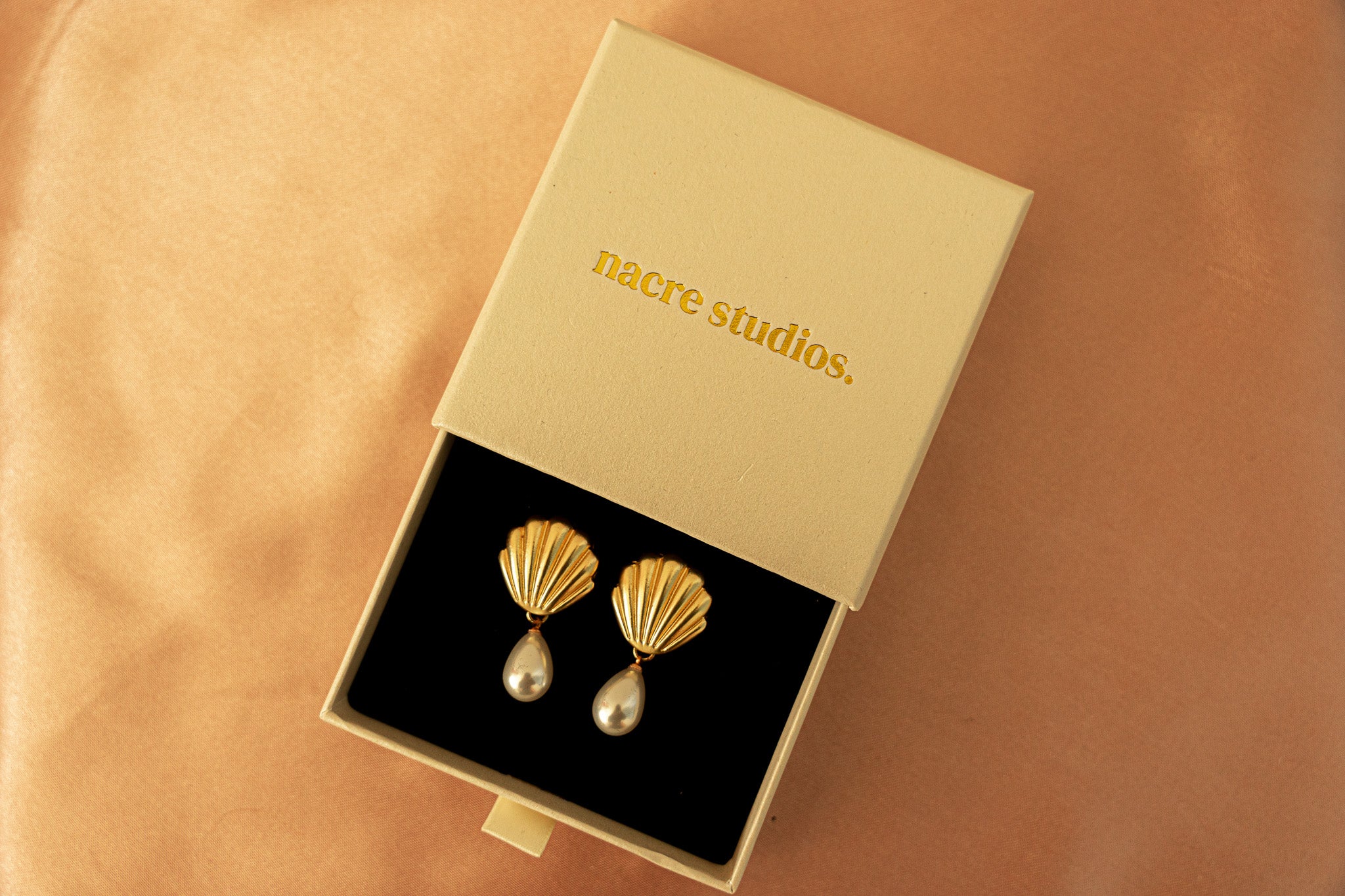 Arielle Clam Shell Pearl Earrings