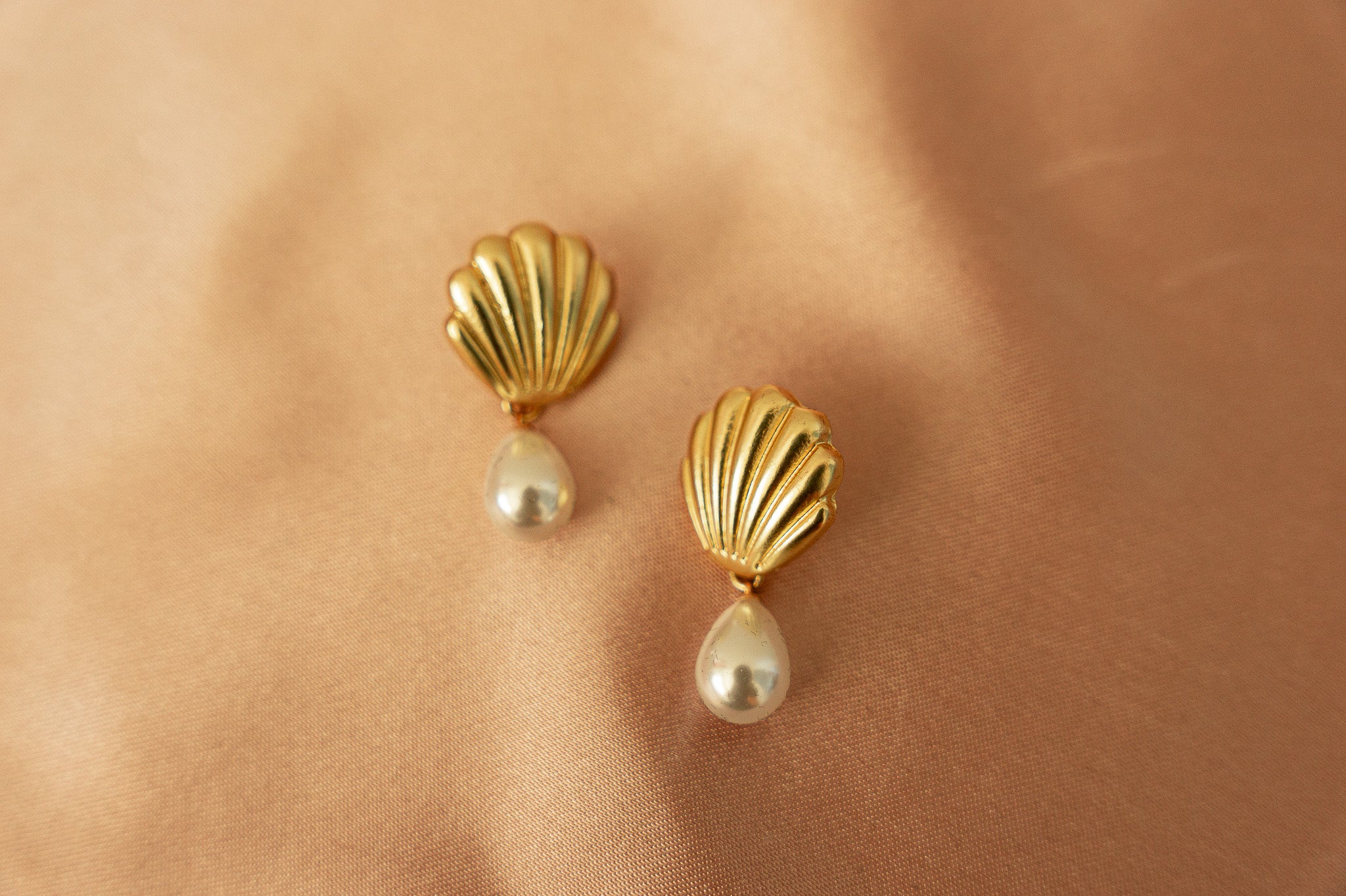 Arielle Clam Shell Pearl Earrings