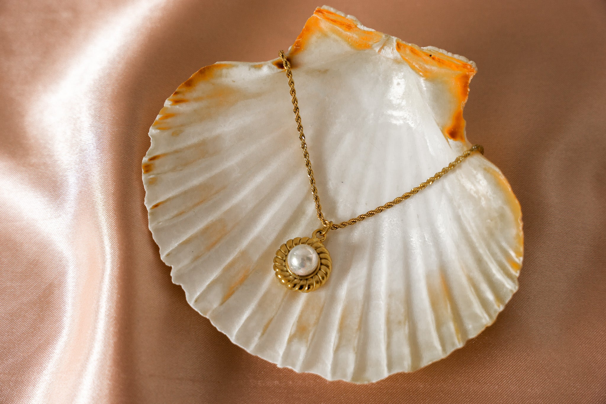 June Round Pearl Twist Necklace