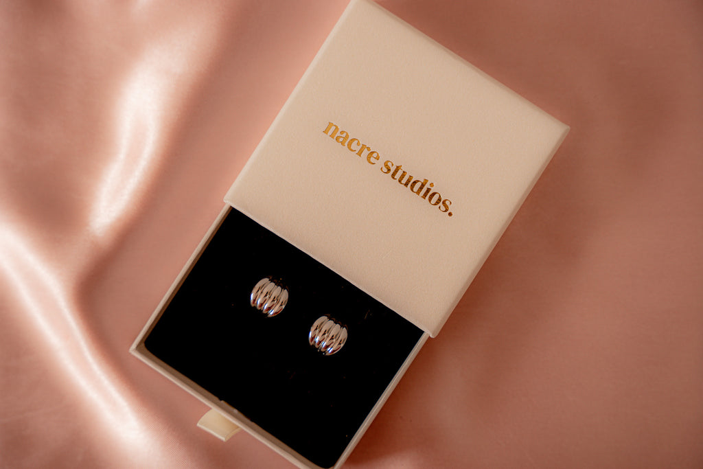 Charlotte Ribbed Arch Small Stud Earrings